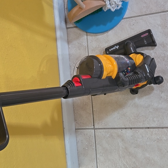 Dyson ToyS  Vacuum and Cleaning Set - Yellow and Black KIDS GREAT CONDITION - Picture 5 of 14